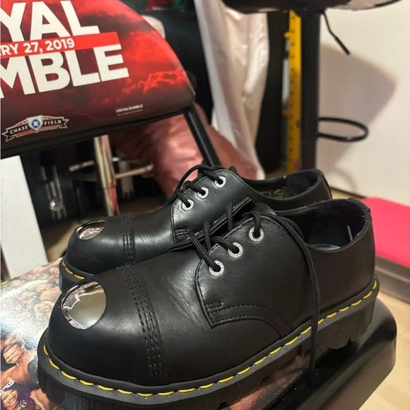 Dr. Martens Black and Silver Oxfords with Classic Design EU 38 US 7-7.5 ladies - Picture 2 of 6